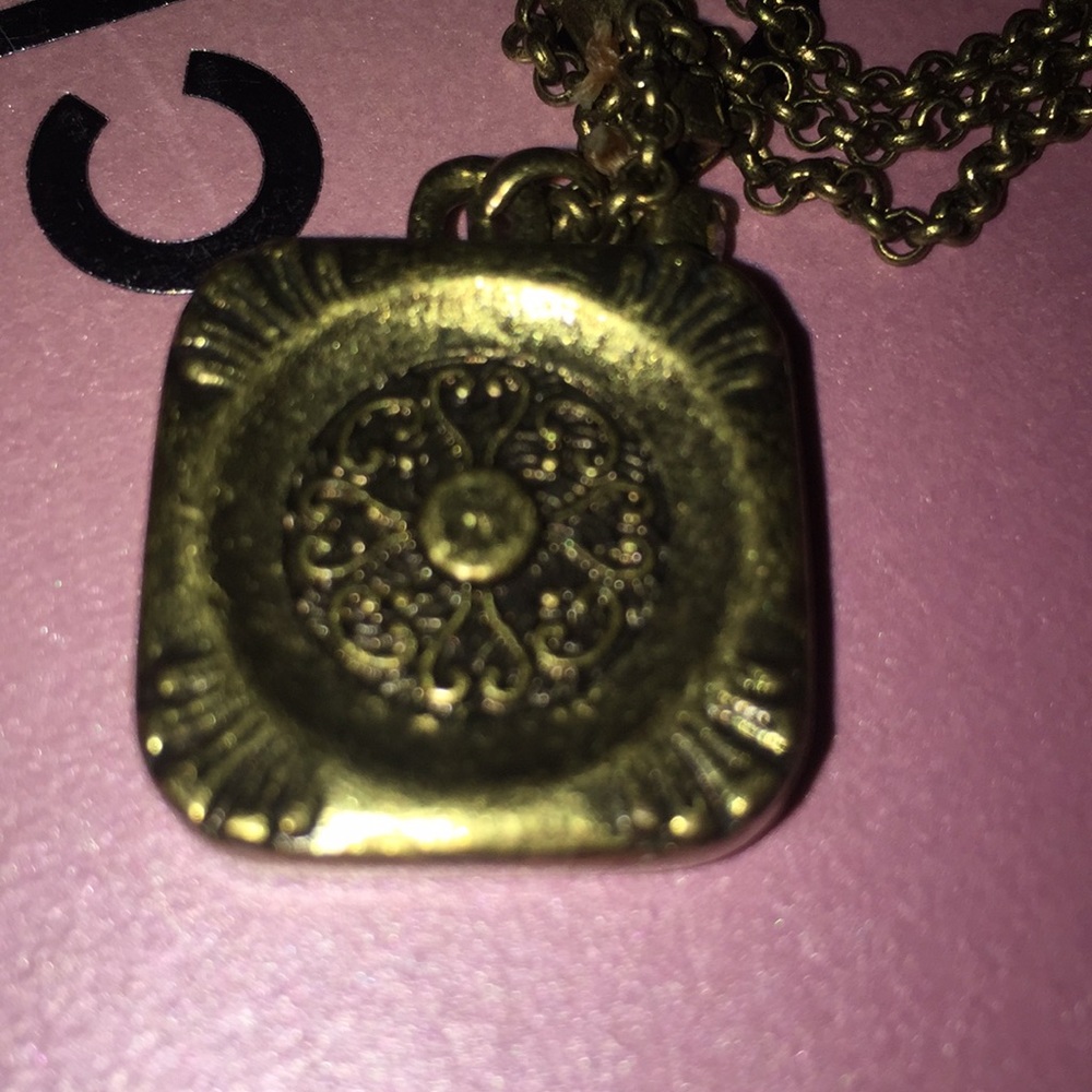 👄🌸💋😘Fossil necklace